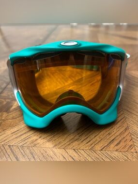 Oakley “Twisted” Teal Ski / Snowboard Goggles - Adjustable - Great Condition